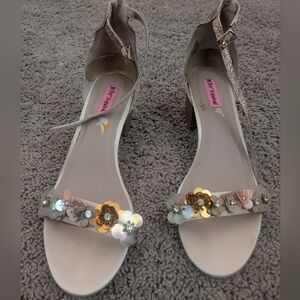 Betsey Johnson Women's Gold and Cream Sandals